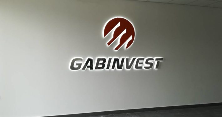 интериорен надпис